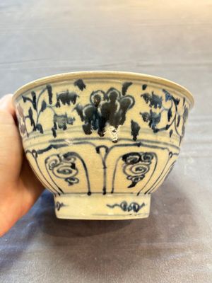 Four Annamese or Vietnamese blue and white bowls with floral design from the Hoi An shipwreck, 15/16th C. — photo 16