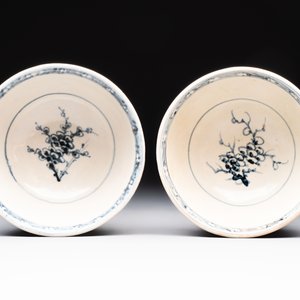 Four Annamese or Vietnamese blue and white bowls with floral design from the Hoi An shipwreck, 15/16th C. — photo 13