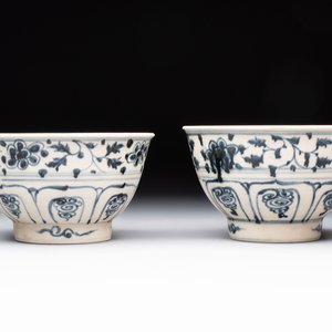 Four Annamese or Vietnamese blue and white bowls with floral design from the Hoi An shipwreck, 15/16th C. — photo 4