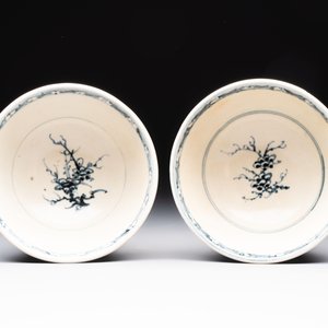 Four Annamese or Vietnamese blue and white bowls with floral design from the Hoi An shipwreck, 15/16th C. — photo 7