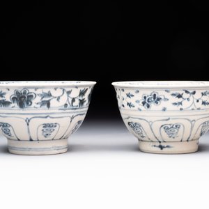 Four Annamese or Vietnamese blue and white bowls with floral design from the Hoi An shipwreck, 15/16th C. — photo 10