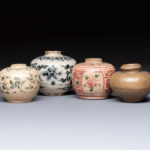 Four Annamese or Vietnamese blue, white and polychrome jarlets, 16/17th C. — photo 1