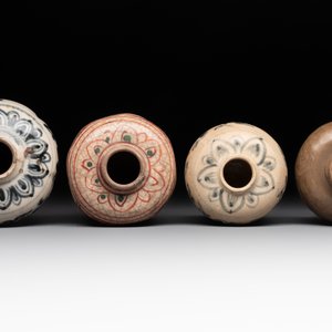 Four Annamese or Vietnamese blue, white and polychrome jarlets, 16/17th C. — photo 6