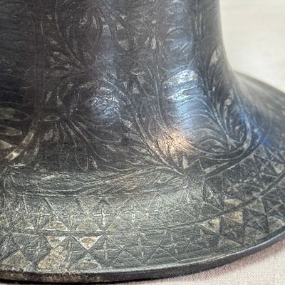 Four Bidri metal hookah bases and a copper hookah base or vase — 照片 6