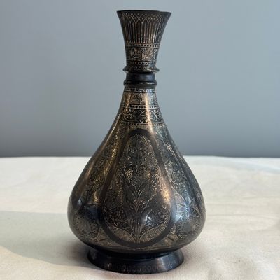 Four Bidri metal hookah bases and a copper hookah base or vase — 照片 14