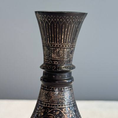 Four Bidri metal hookah bases and a copper hookah base or vase — 照片 17