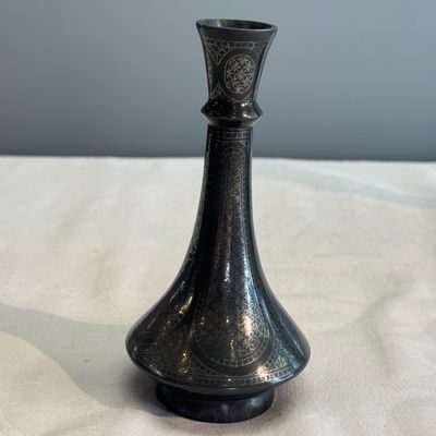 Four Bidri metal hookah bases and a copper hookah base or vase — 照片 24