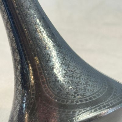 Four Bidri metal hookah bases and a copper hookah base or vase — 照片 26