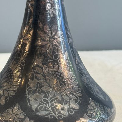 Four Bidri metal hookah bases and a copper hookah base or vase — 照片 36