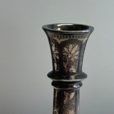 Four Bidri metal hookah bases and a copper hookah base or vase — 照片 38