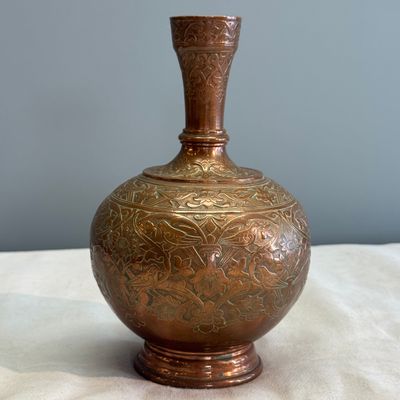 Four Bidri metal hookah bases and a copper hookah base or vase — 照片 45