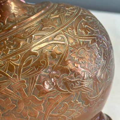 Four Bidri metal hookah bases and a copper hookah base or vase — 照片 48