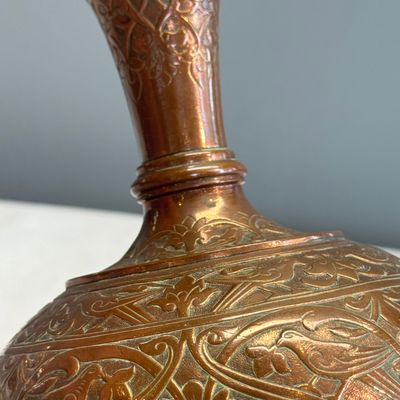 Four Bidri metal hookah bases and a copper hookah base or vase — 照片 50