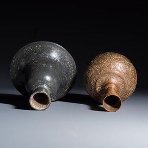 Four Bidri metal hookah bases and a copper hookah base or vase — 照片 12