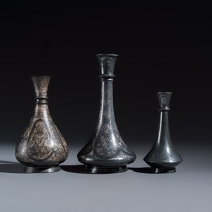 Four Bidri metal hookah bases and a copper hookah base or vase — 照片 2