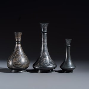 Four Bidri metal hookah bases and a copper hookah base or vase — 照片 3