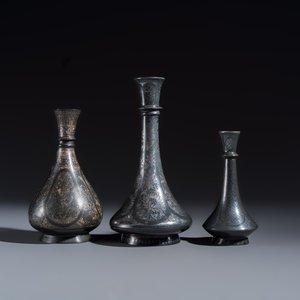 Four Bidri metal hookah bases and a copper hookah base or vase — 照片 4