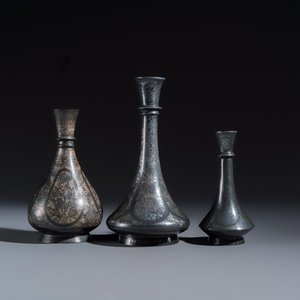 Four Bidri metal hookah bases and a copper hookah base or vase — 照片 5