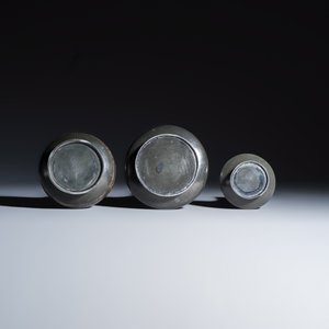 Four Bidri metal hookah bases and a copper hookah base or vase — 照片 7