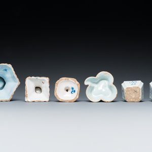Four blue and white Dutch Delft salts and two small numerically inscribed bowls, 18th C. — 照片 7