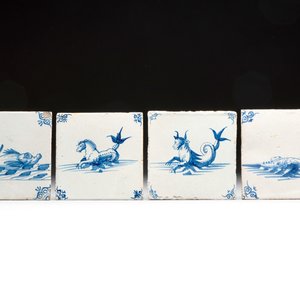 Four blue and white Dutch Delft tiles with sea creatures, 17th C. — photo 1