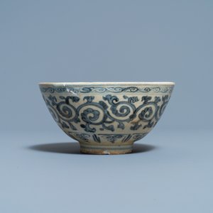 Four blue and white Vietnamese or Annamese ceramics and a Chinese jarlet, 15/16th C. — 照片 3