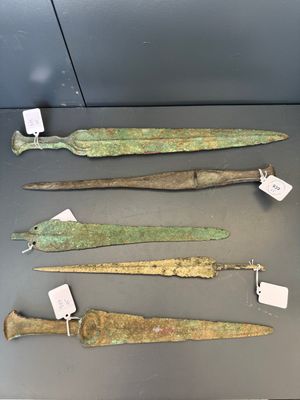 Four bronze daggers and a sword, Luristan and Syria, 1st C. B.C. — 照片 1