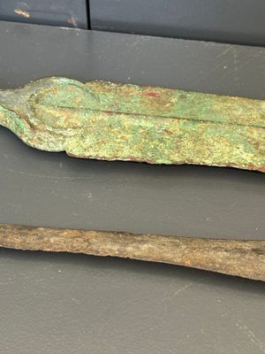 Four bronze daggers and a sword, Luristan and Syria, 1st C. B.C. — 照片 11