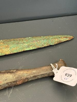 Four bronze daggers and a sword, Luristan and Syria, 1st C. B.C. — 照片 12