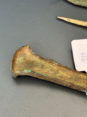 Four bronze daggers and a sword, Luristan and Syria, 1st C. B.C. — 照片 2