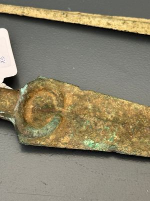 Four bronze daggers and a sword, Luristan and Syria, 1st C. B.C. — 照片 3