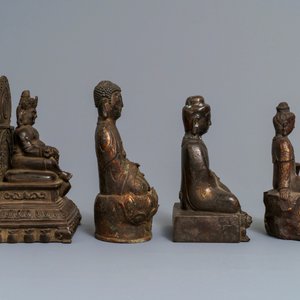 Four bronze figures of Buddha in various poses, China, Japan and Korea, 18/19th C. — photo 3