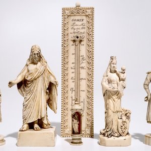 Four carved ivory figures, a miniature altar and a thermometer, Dieppe and other workshops, 19th C. — photo 1