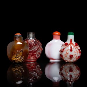 Four Chinese agate and glass snuff bottles, 19/20th C. — photo 1