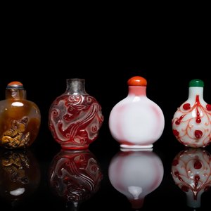Four Chinese agate and glass snuff bottles, 19/20th C. — photo 2
