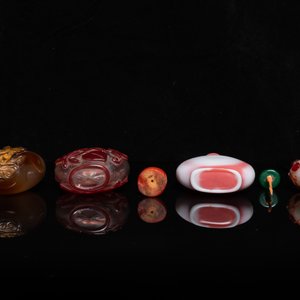 Four Chinese agate and glass snuff bottles, 19/20th C. — photo 7