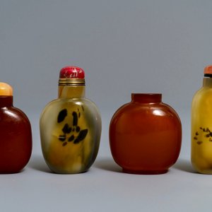 Four Chinese amber and agate snuff bottles, 19/20th C. — 照片 2