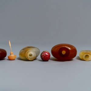 Four Chinese amber and agate snuff bottles, 19/20th C. — 照片 3