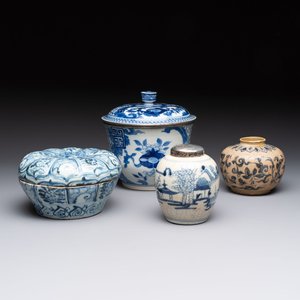 Four Chinese and Annamese or Vietnamese blue and white wares, 15th/19th C. — photo 1