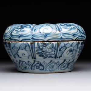 Four Chinese and Annamese or Vietnamese blue and white wares, 15th/19th C. — photo 23