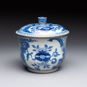 Four Chinese and Annamese or Vietnamese blue and white wares, 15th/19th C. — photo 3