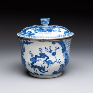 Four Chinese and Annamese or Vietnamese blue and white wares, 15th/19th C. — photo 5