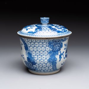 Four Chinese and Annamese or Vietnamese blue and white wares, 15th/19th C. — photo 6