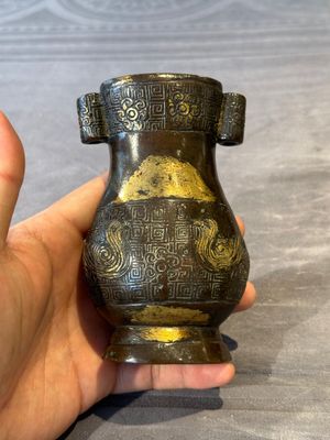 Four Chinese archaistic gilt bronze vases, Yuan/Ming — 照片 12