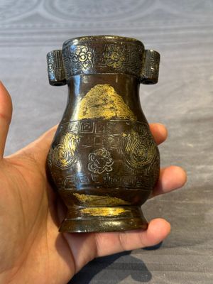 Four Chinese archaistic gilt bronze vases, Yuan/Ming — 照片 14