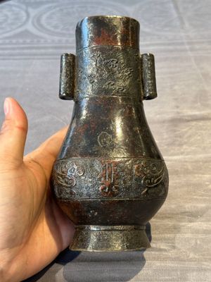 Four Chinese archaistic gilt bronze vases, Yuan/Ming — 照片 22