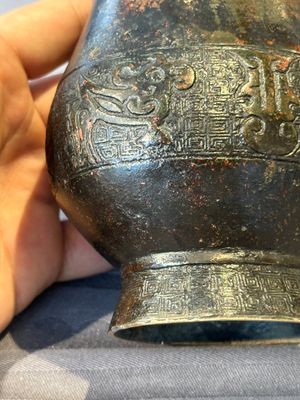 Four Chinese archaistic gilt bronze vases, Yuan/Ming — 照片 30