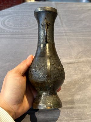 Four Chinese archaistic gilt bronze vases, Yuan/Ming — 照片 3
