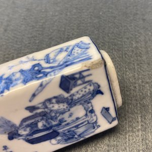 Four Chinese blue and white and iron-red snuff bottles, 19/20th C. — 照片 12