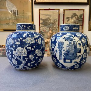 Four Chinese blue and white 'antiquities' jars and covers, 19th C. — photo 21